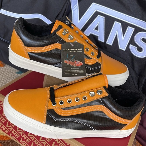 Vans Men’s Old Skool Mte (Mte) Apricot/Black
VN0A348F2NF
Sneakers - Picture 9 of 16